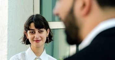 زنی در سایه | بانوی اول شهر بیدار | چگونه این زن نسل زدی توانست جوانترین شهردار تاریخ نیویورک را به موفقیت برساند؟