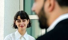 زنی در سایه | بانوی اول شهر بیدار | چگونه این زن نسل زدی توانست جوانترین شهردار تاریخ نیویورک را به موفقیت برساند؟