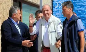 پادشاه سابق اسپانیا از ابوظبی به مادرید رسید و با پسرش دیدار تازه کرد