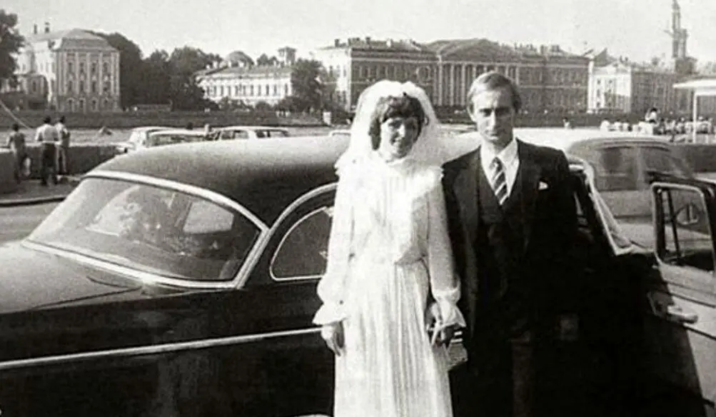 مراسم ازدواج پوتین (رئیس‌جمهور کنونی روسیه) و لودمیلا شکربنِوا در ۲۸ ژوئیه ۱۹۸۳ (ششم مرداد ۱۳۶۲) برگزار شد.