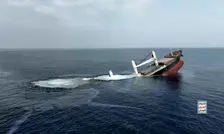 آزادی خدمه کشتی غرق شده «اترنیتی سی» و انتقال آنها از یمن به عمان
