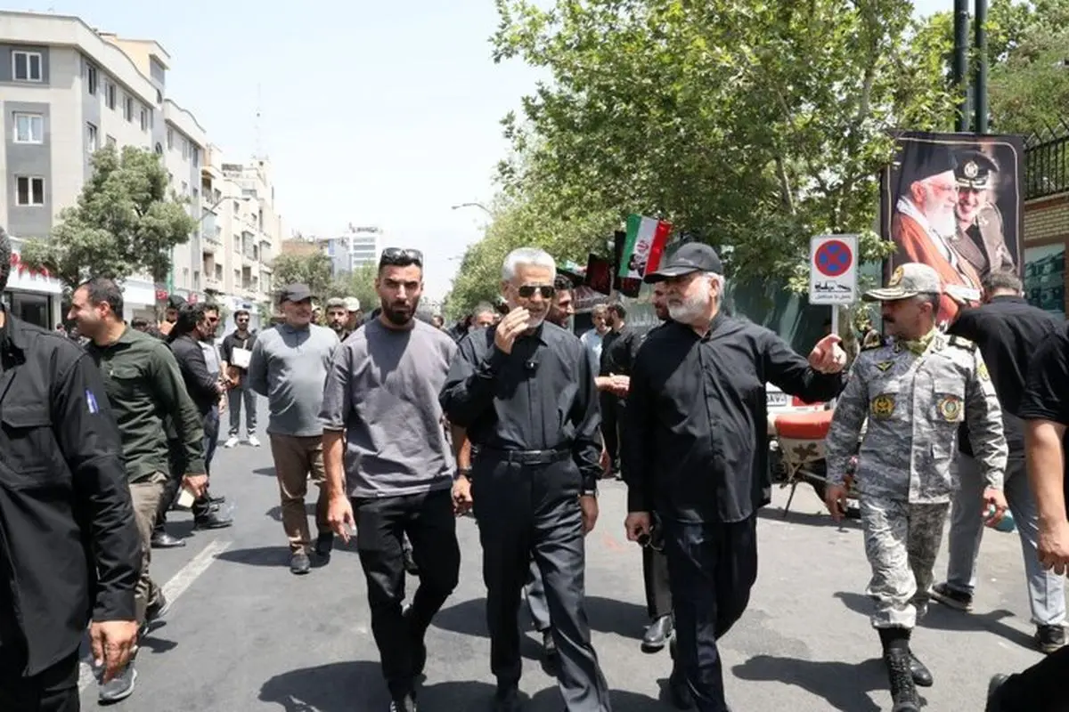دریادار سیاری: مردم با حضور میلیونی خود در مراسم وداع با رهبر شهید حماسه آفریدند