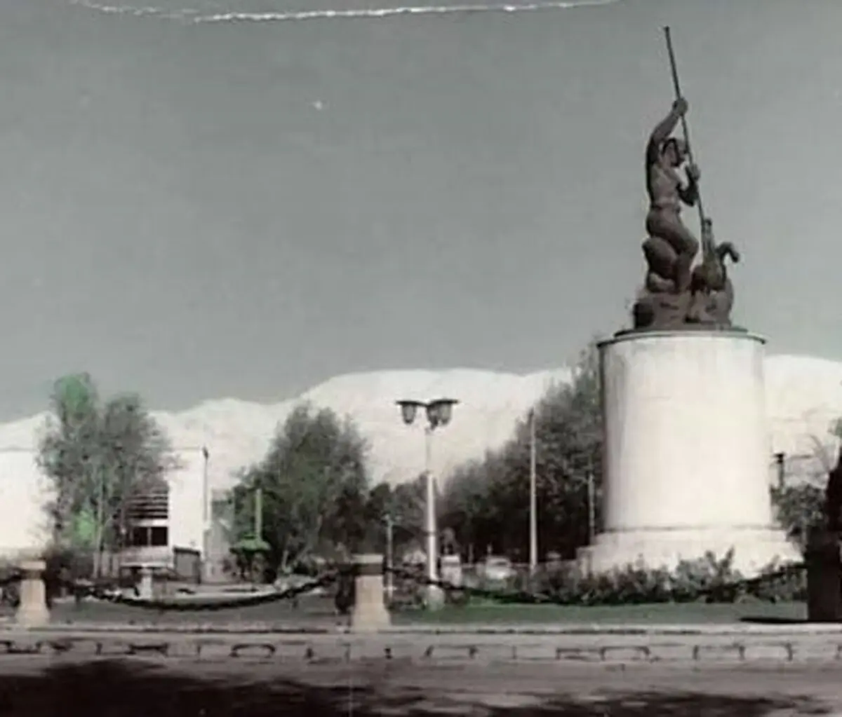 سفر به ایران قدیم؛ تصویری از «قدیمی‌ترین برج تهران» در دوران ناصرالدین شاه 