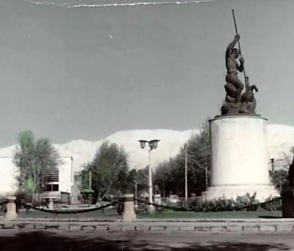 سفر به ایران قدیم؛ تصویری از «قدیمی‌ترین برج تهران» در دوران ناصرالدین شاه 