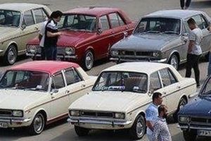 کلیه اتومبیل‌ها در تهران توسط پاسداران بازرسی می‌شوند/ امام: ما باید در عالم نمونه باشیم و ایران یک الگوست