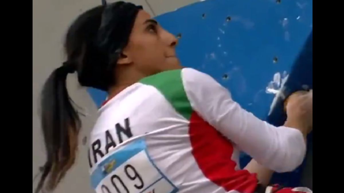 کشف حجاب الناز رکابی با پرچم جمهوری اسلامی ایران در مسابقات سنگ‌نوردی آسیا/ ویدئو

