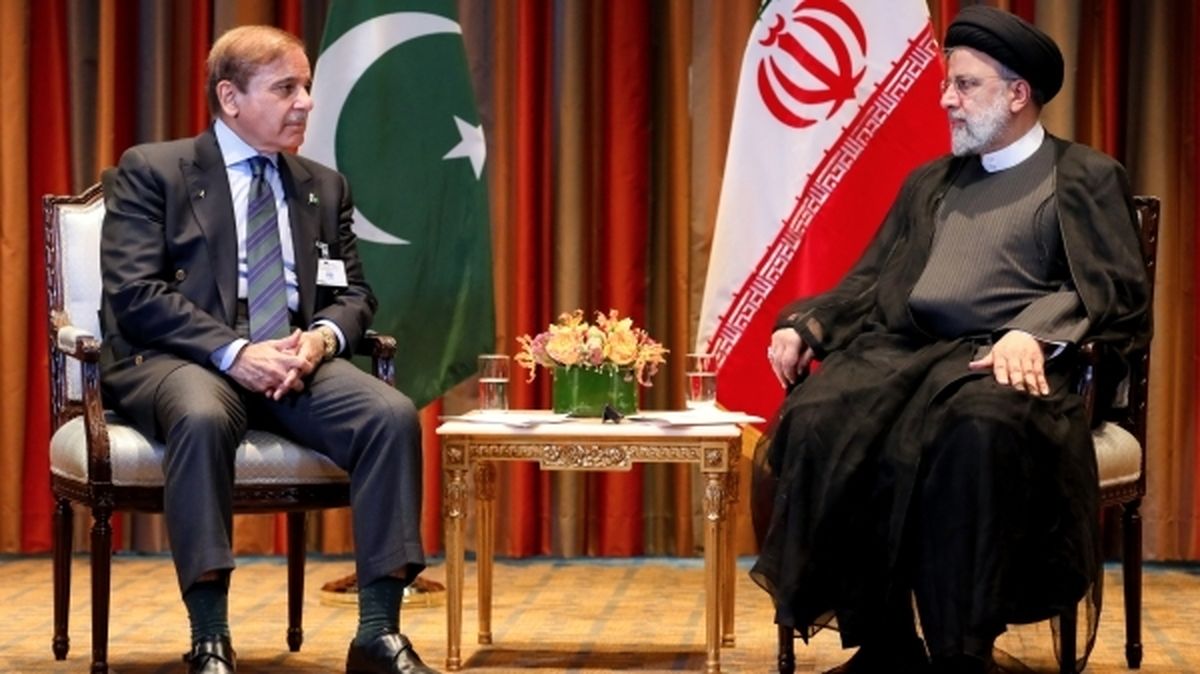 رئیس جمهور: ایران از ارائه کمک به سیل زدگان پاکستانی دریغ نخواهد کرد