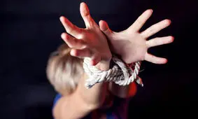 زن جوان فرزندان شوهر رزمی کارش را ربود 