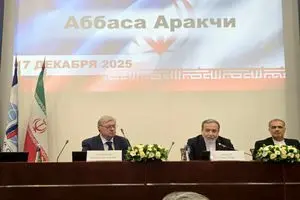 عراقچی: به دنبال انتقال گاز روسیه به ایران برای مصرف در کشورمان هستیم/ ترامپ به دنبال صلح از طریق زور است/ شرایط کنونی در یک کلمه قانون جنگل است