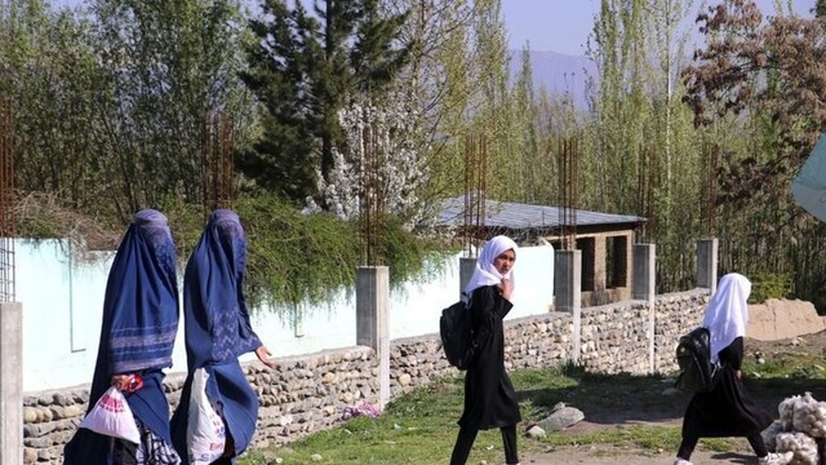 ورود به رستورانهای روباز برای خانوادهها و زنان در هرات ممنوع است