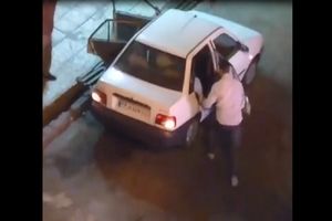 کتک زدن مسافر توسط راننده تاکسی اینترنتی/ ویدئو

