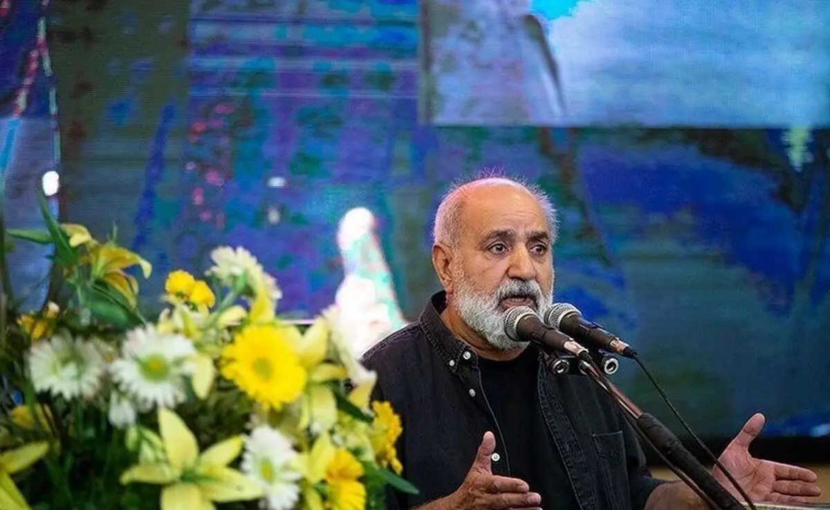 شما را به هر دینی که اعتقاد دارید، قسم می‌دهم که هوای یکدیگر را داشته باشید/ چرا در فضای مجازی مدام برای همدیگر تعیین تکلیف می‌کنیم/ هفت ماه است که عده‌ای خطاب به هنرمندان می‌گویند چرا کنار مردم نیستید؛ کسی مانند پوراحمد سال‌ها قبل در کنار مردم ایستاد و ت