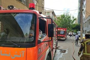 نجات ۶۰ نفر از آتش‌ سوزی ساختمان ۴۰ واحدی در تهران