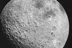 ۱۰ حقیقت خارق‌العاده دربارۀ ماه
