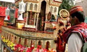  تعزیه‌ با سازه های عظیم چند متری در هند/ ویدئو
