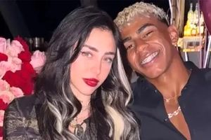 فلیک با "عروس" بارسلونا آشنا شد؛ ملاقات جنجالی یامال و نامزدش در کنار سرمربی