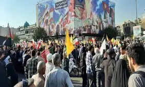 خشم و اندوه ایران؛ تجمع تهرانی‌ها در میدان انقلاب

