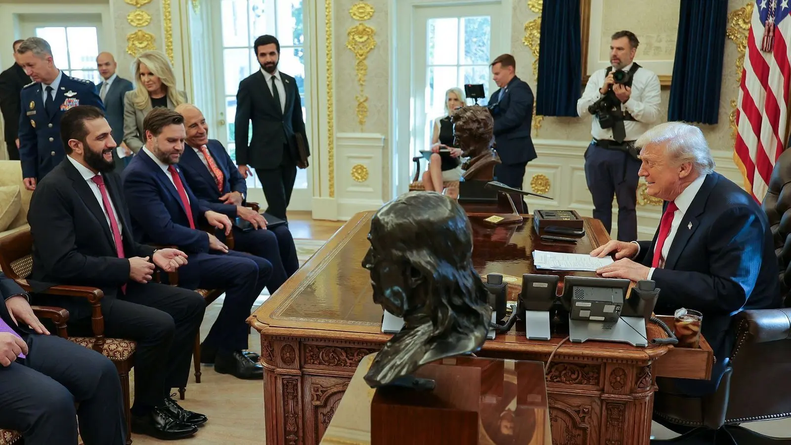 «الشرع» متعهد به جلوگیری از بازگشت ایران به سوریه است/ تحریم سزار لغو نشود ایران و حزب الله باز می‌گردند!