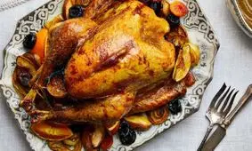 طرز تهیه مرغ تریاکی شکم پر با سس مخصوص