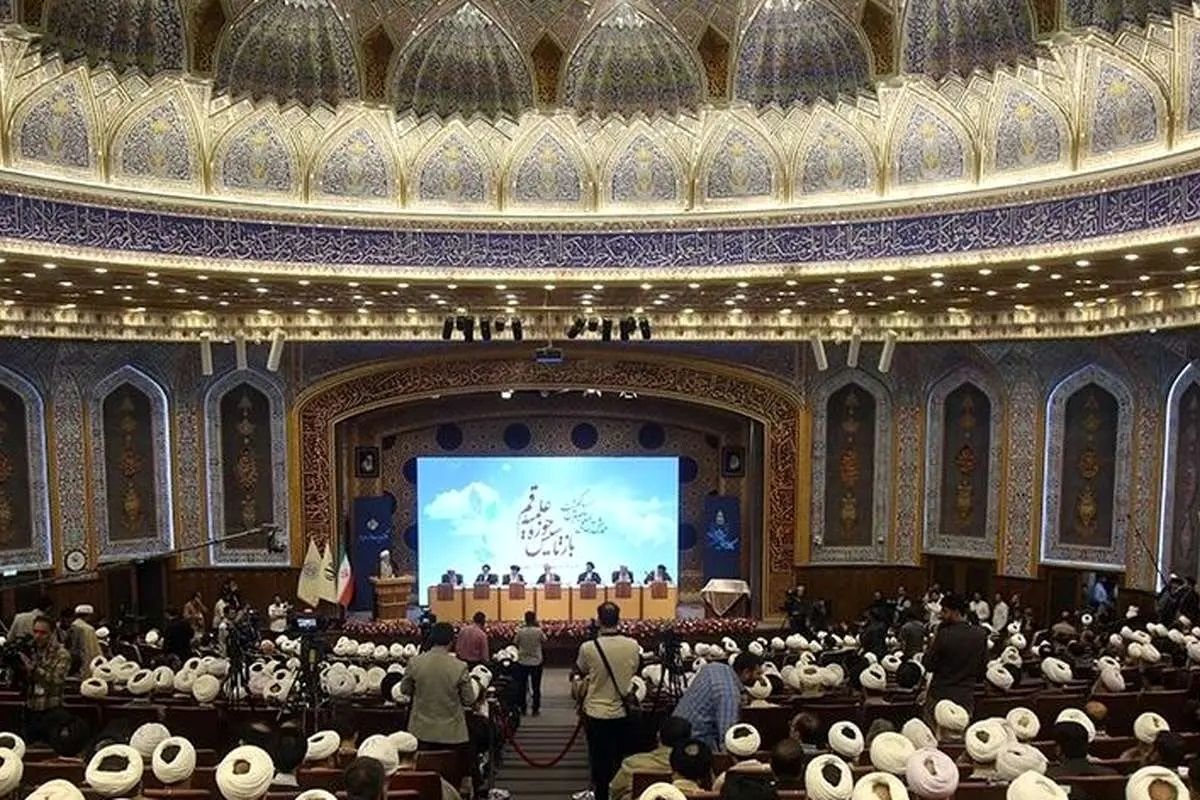 در نشستهای پرهزینهای که در حوزه علمیه برگزار میکنید، کدام مشکل واقعی مردم مطرح و حل شده است؟