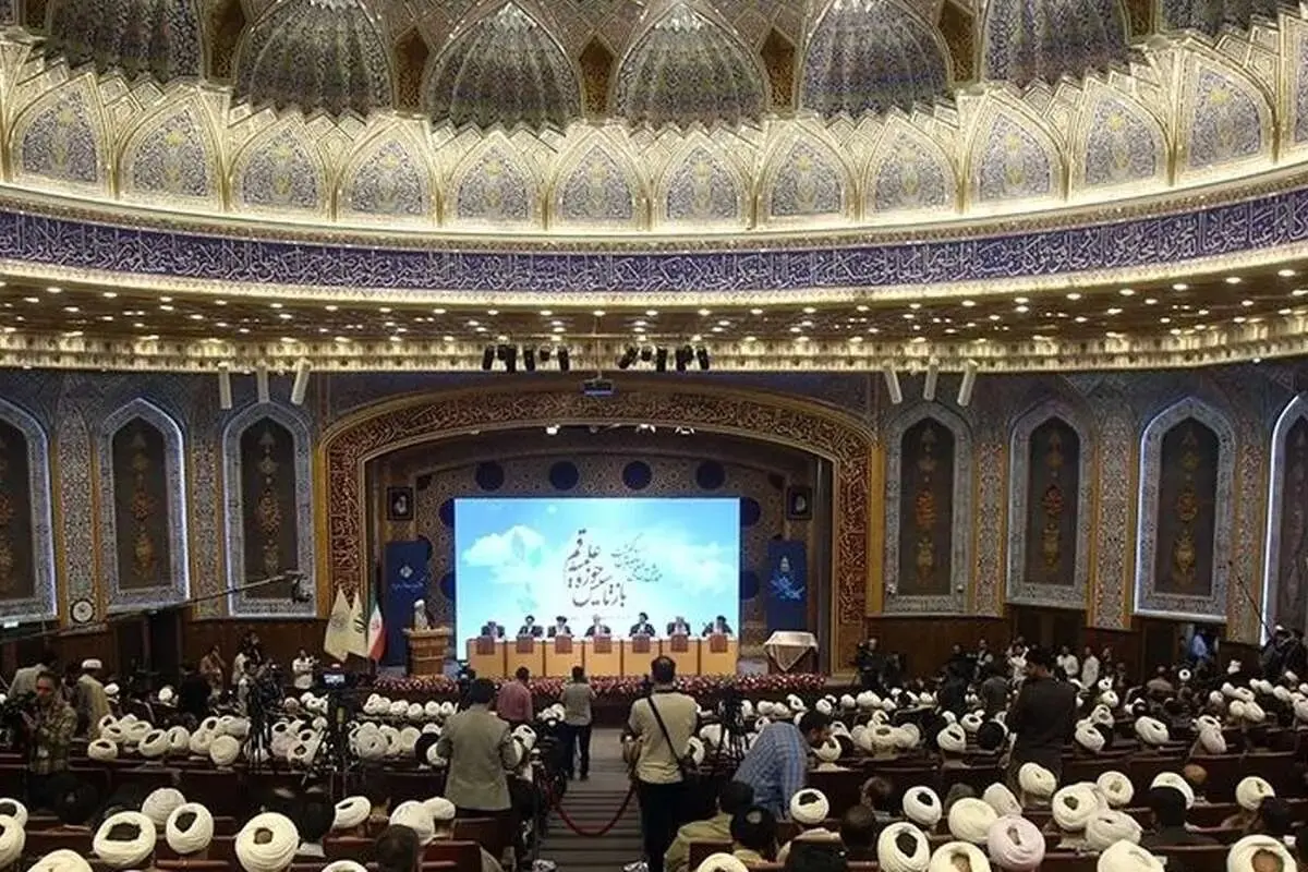 در نشست‌های پرهزینه‌ای که در حوزه علمیه برگزار می‌کنید، کدام مشکل واقعی مردم مطرح و حل شده است؟

