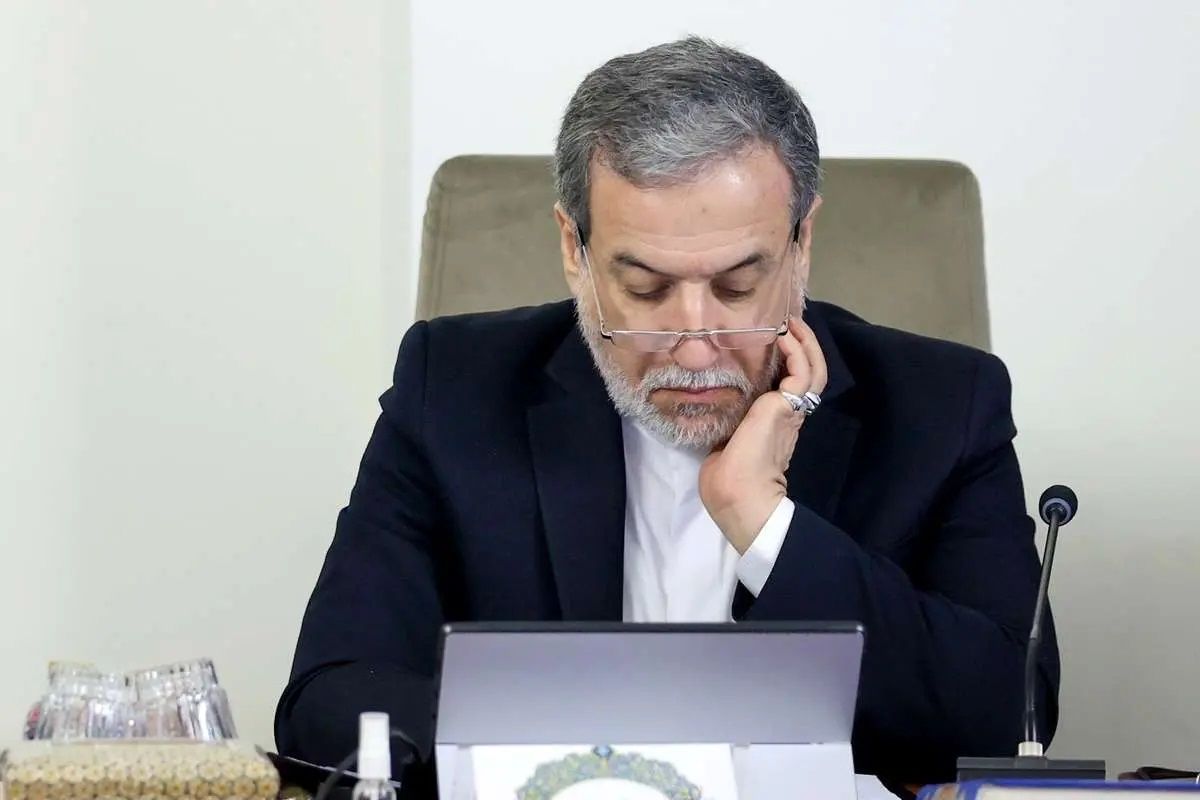 هشدار عراقچی به مقامات فرانسه درباره عدم صلاحیت اخلاقی آنها در دفاع از حقوق بشر