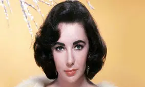 سفر در زمان؛ قلیان کشیدن «الیزابت تیلور، ستاره هالیوود» در تهران؛ سال 55