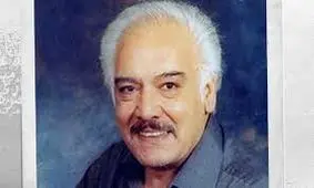 سفر در زمان؛ «منوچهر وثوق» به همراه فرزند خردسال اش؛ دهه 50 