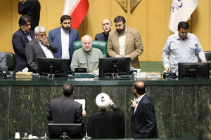 قالیباف دنبال کاپیتولاسیون چینی و روسی است/ شما صلاحیت نمایندگی مجلس را ندارید