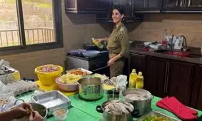 آشپزی قاتل | عکس جنجالی سرباز زن اسرائیلی در آشپزخانه خانه‌ای در جنوب لبنان