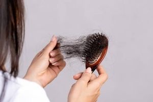 ریزش مو در زنان، زنگ خطر این بیماری هاست