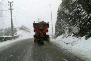 بارش برف و لغزندگی جاده کرج - چالوس