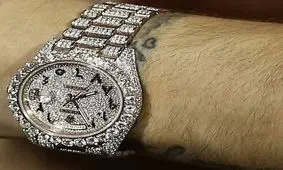 زندگی فوتبالیست‌های ایرانی روز به روز لوکس‌تر می‌شود/ دلبری با ساعت میلیاردی

