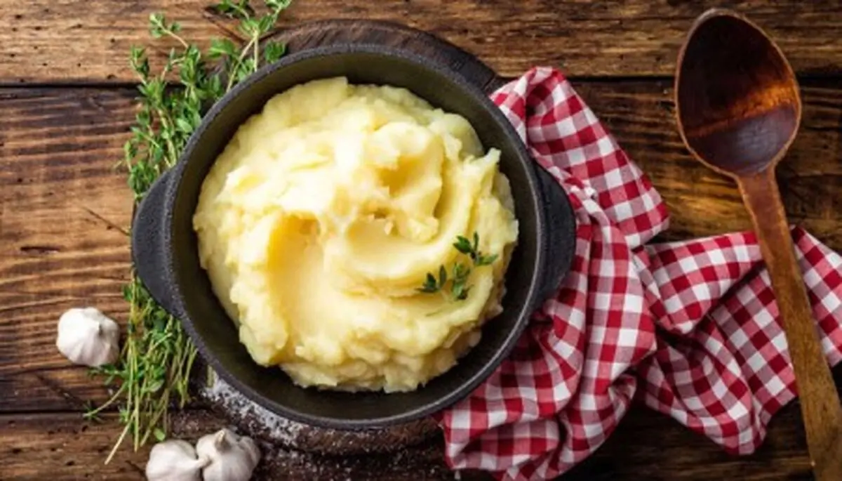 طرز تهیه پوره سیب زمینی برای نوزاد به دو روش ساده