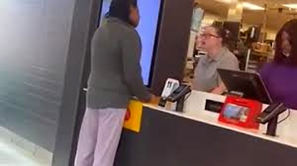 پاشیدن قهوه داغ به مدیر مک‌دونالد در میشیگان 