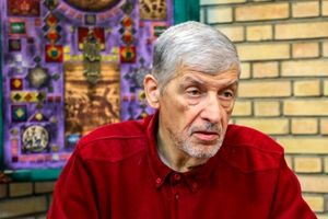 نفوذی می‌تواند با عمامه یا محاسن باشد یا کراوات بزند