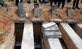حادثه در مراسم خاکسپاری!/ ویدئو