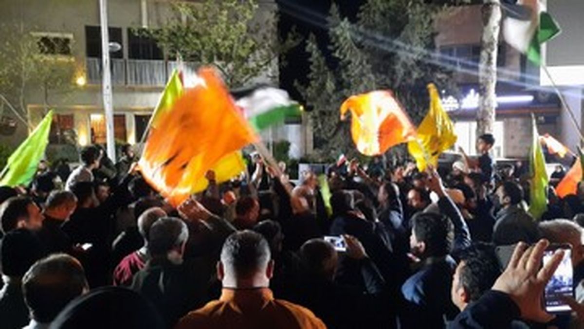 شادی مردم گرگان در پی حمله متقابل ایران به اسرائیل/ ویدئو