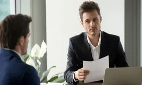 13 کارت قرمز در یک مصاحبه شغلی؛ عباراتی که نباید به زبان بیایند!