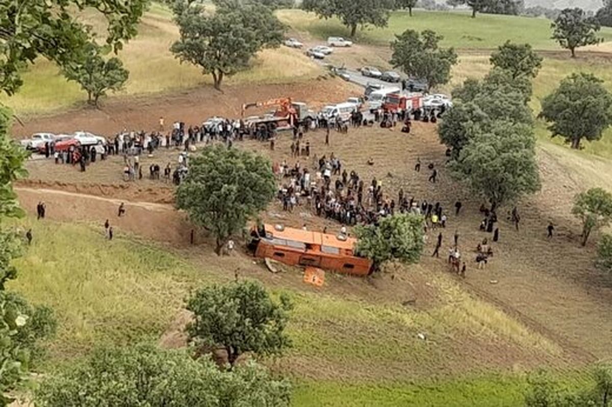 حادثه برای اتوبوس مسافربری در سبزوار؛ ۱۱ نفر به بیمارستان رفتند