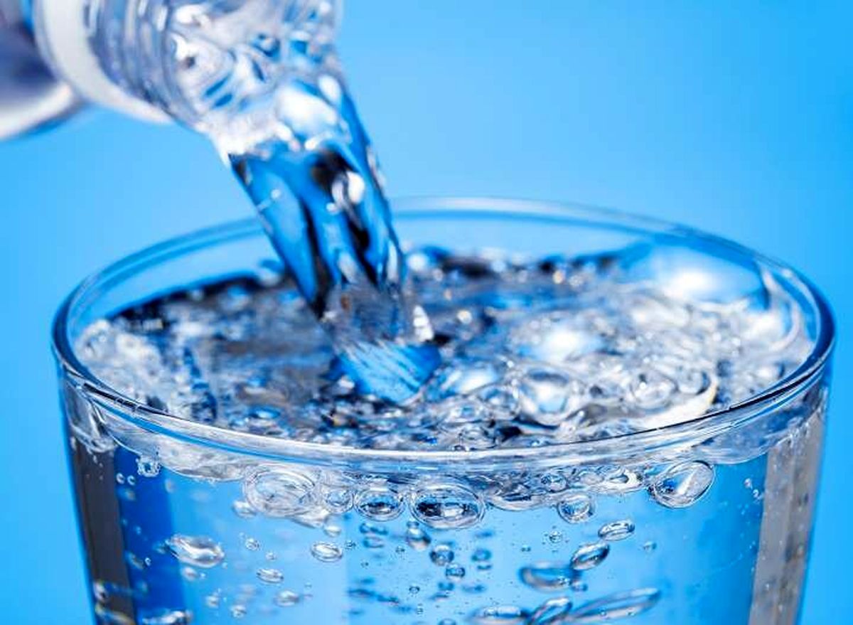 نوشیدن آب گازدار باعث کاهش وزن میشود؟