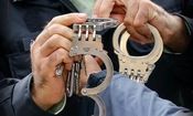 دستگیری فرد ناهنجار در میدان انقلاب/ این فرد با یک گالن بنزین قصد خودکشی داشت