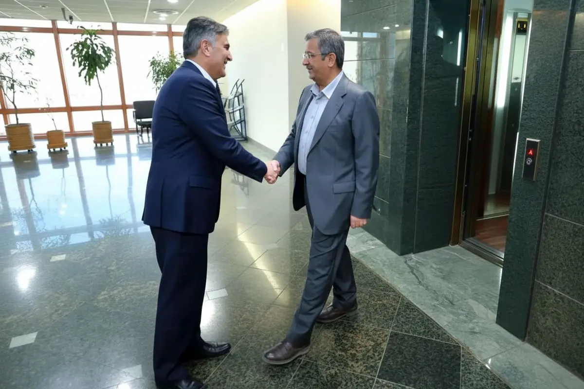 بازخوانی میراث فرزین برای همتی