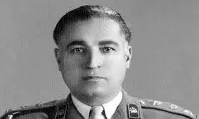 عراق کودتا شد، محمدرضا پهلوی از ترسش در استانبول ماند