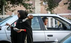 مرگ تدریجی کودکان، زیر آفتاب سوزان، در آغوش متکدیان خیابانی! / چرا کسی با جرم مشهود مقابله نمی‌کند؟