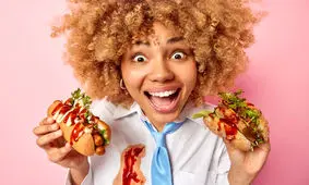 زنی که شما را واقعا دوست دارد، این نشانه‌ها را دارد