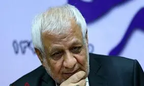 خانم‌ها از پشت تلویزیون هم می‌توانند ببینند/ حضور زنان در ورزشگاه یک بازی سیاسی است


