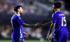 جشنواره گل آرژانتین با درخشش مسی

