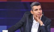 هواپیمای حامل عادل فردوسی‌پور دچار نقص فنی شد