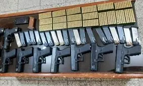 کشف ۱۰ قبضه سلاح جنگی در زنجان